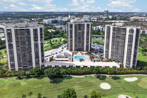 Condo in Aventura, Florida, 2 bedrooms  № 2387058 - photo 8
