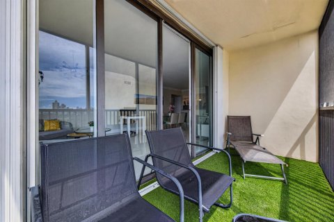 Condo in Aventura, Florida, 2 bedrooms  № 2387058 - photo 16