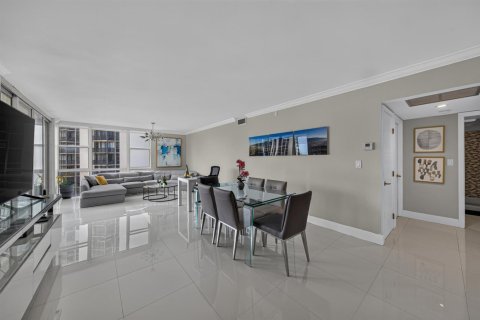Condo in Aventura, Florida, 2 bedrooms  № 2387058 - photo 18