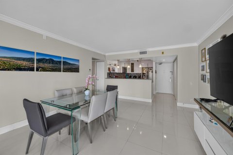 Condo in Aventura, Florida, 2 bedrooms  № 2387058 - photo 24