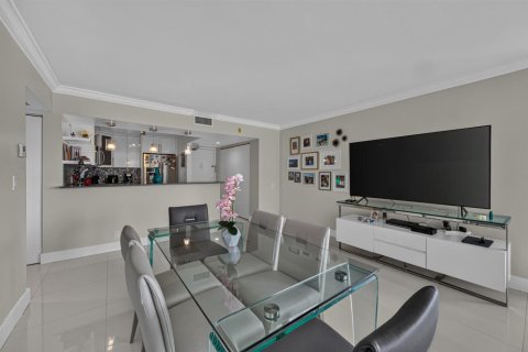 Condo in Aventura, Florida, 2 bedrooms  № 2387058 - photo 25