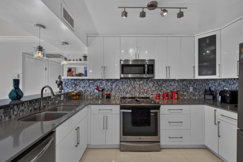 Condo in Aventura, Florida, 2 bedrooms  № 2387058 - photo 29