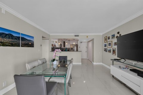Condo in Aventura, Florida, 2 bedrooms  № 2387058 - photo 23