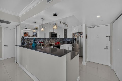 Condo in Aventura, Florida, 2 bedrooms  № 2387058 - photo 27