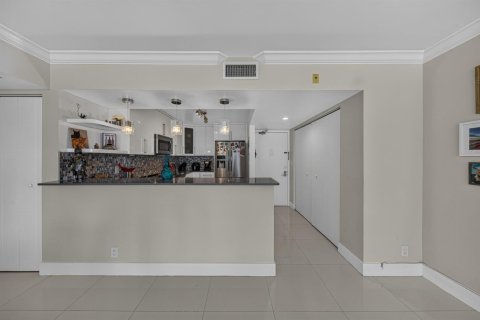 Condo in Aventura, Florida, 2 bedrooms  № 2387058 - photo 26