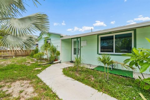 House in Holiday, Florida 2 bedrooms, 118.17 sq.m. № 2221045 - photo 10
