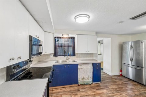 House in Holiday, Florida 2 bedrooms, 118.17 sq.m. № 2221045 - photo 16