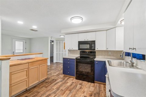 House in Holiday, Florida 2 bedrooms, 118.17 sq.m. № 2221045 - photo 19