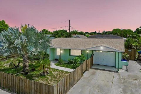 Villa ou maison à Holiday, Floride 2 chambres, 118.17 m2 № 2221045
