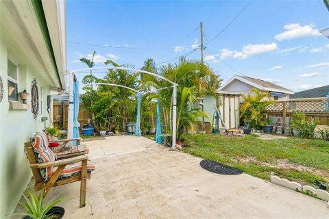 House in Holiday, Florida 2 bedrooms, 118.17 sq.m. № 2221045 - photo 28