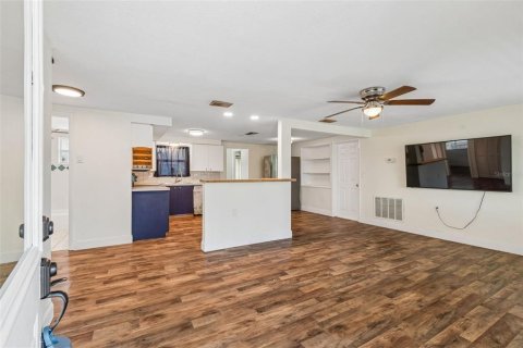 House in Holiday, Florida 2 bedrooms, 118.17 sq.m. № 2221045 - photo 11