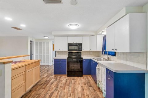 House in Holiday, Florida 2 bedrooms, 118.17 sq.m. № 2221045 - photo 18