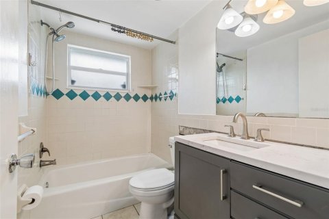 House in Holiday, Florida 2 bedrooms, 118.17 sq.m. № 2221045 - photo 24