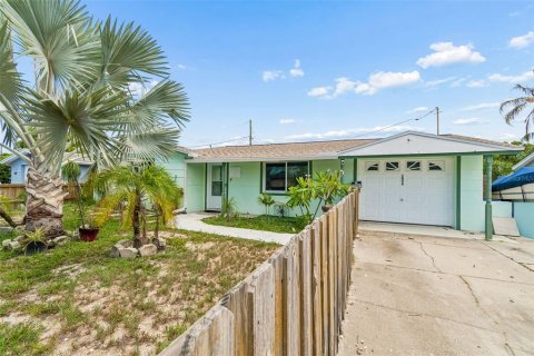 House in Holiday, Florida 2 bedrooms, 118.17 sq.m. № 2221045 - photo 9