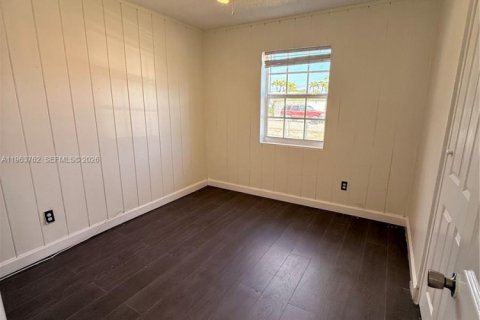 Villa ou maison à louer à Miami, Floride: 3 chambres, 166.02 m2 № 2025656 - photo 8