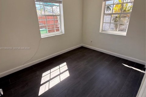 Villa ou maison à louer à Miami, Floride: 3 chambres, 166.02 m2 № 2025656 - photo 10