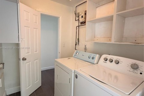 Villa ou maison à louer à Miami, Floride: 3 chambres, 166.02 m2 № 2025656 - photo 7