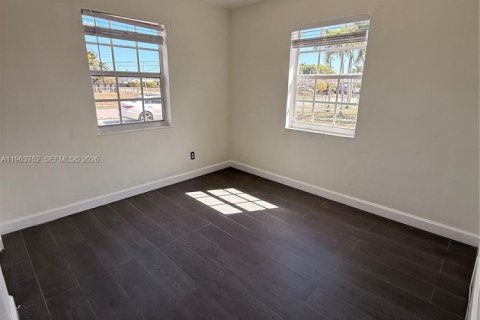 Villa ou maison à louer à Miami, Floride: 3 chambres, 166.02 m2 № 2025656 - photo 9