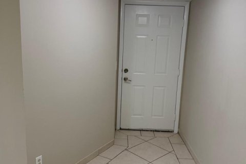 Condo in Coral Springs, Florida, 2 bedrooms № 2382992 - photo 13