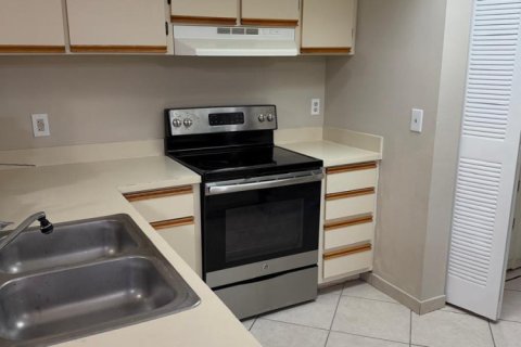 Condo in Coral Springs, Florida, 2 bedrooms № 2382992 - photo 6