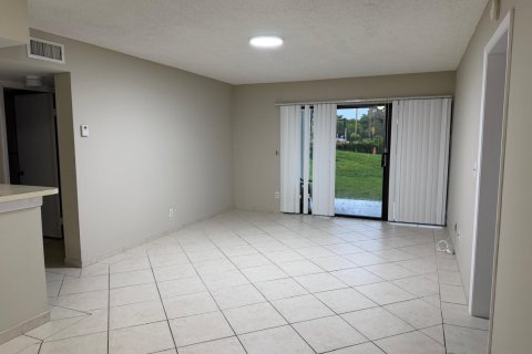 Condo in Coral Springs, Florida, 2 bedrooms № 2382992 - photo 7