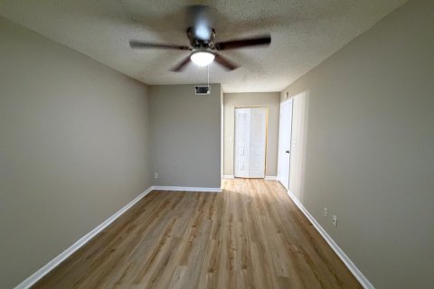Condo in Coral Springs, Florida, 2 bedrooms № 2382992 - photo 11