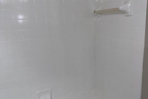 Condo in Coral Springs, Florida, 2 bedrooms № 2382992 - photo 19