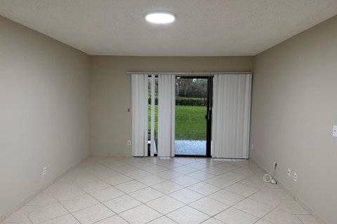 Condo in Coral Springs, Florida, 2 bedrooms № 2382992 - photo 8