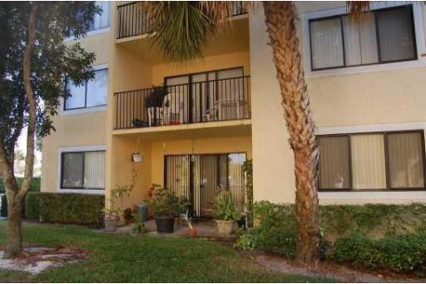 Condo in Coral Springs, Florida, 2 bedrooms № 2382992 - photo 26