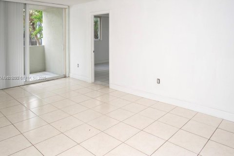 Condominio en venta en Hialeah Gardens, Florida, 2 dormitorios, 89.19 m2 № 1987595 - foto 6