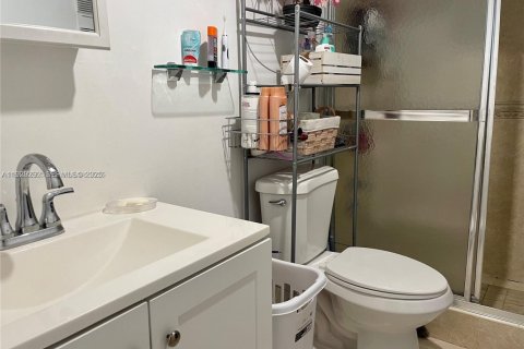 Condominio en venta en Hialeah Gardens, Florida, 2 dormitorios, 89.19 m2 № 1987595 - foto 11