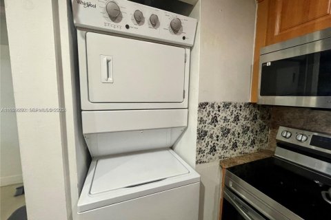 Condominio en venta en Hialeah Gardens, Florida, 2 dormitorios, 89.19 m2 № 1987595 - foto 5