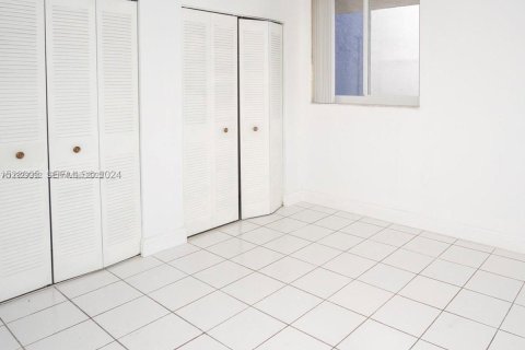 Condominio en venta en Hialeah Gardens, Florida, 2 dormitorios, 89.19 m2 № 1987595 - foto 10