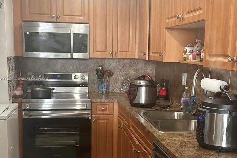 Condominio en venta en Hialeah Gardens, Florida, 2 dormitorios, 89.19 m2 № 1987595 - foto 4