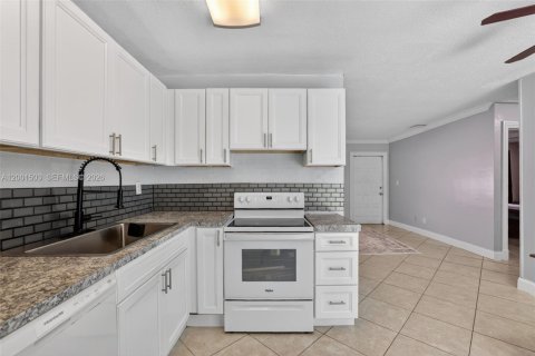 Купить виллу или дом в Норт-Лодердейл, Флорида 2 спальни, 72м2, № 2066055 - фото 8