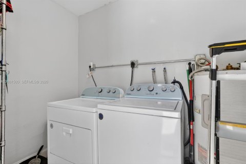 Купить виллу или дом в Норт-Лодердейл, Флорида 2 спальни, 72м2, № 2066055 - фото 19