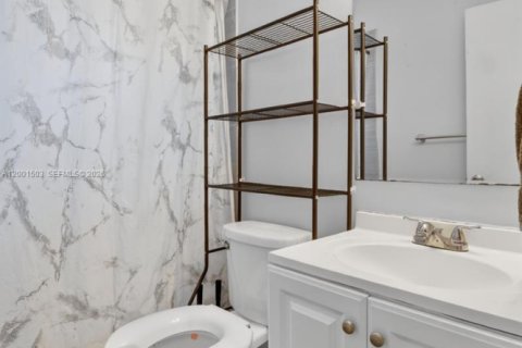 Купить виллу или дом в Норт-Лодердейл, Флорида 2 спальни, 72м2, № 2066055 - фото 15