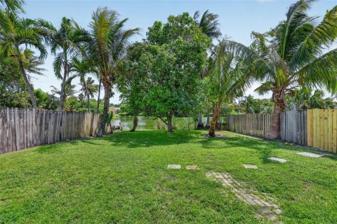 Купить виллу или дом в Норт-Лодердейл, Флорида 2 спальни, 72м2, № 2066055 - фото 21