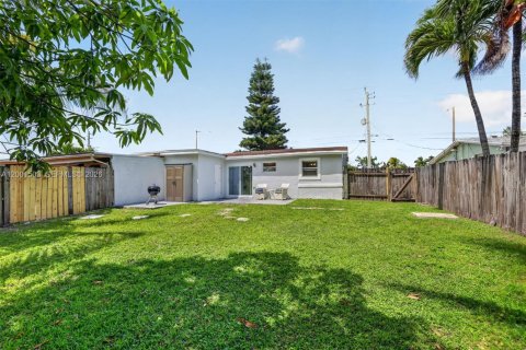 Купить виллу или дом в Норт-Лодердейл, Флорида 2 спальни, 72м2, № 2066055 - фото 24