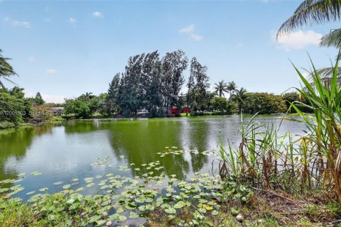 Купить виллу или дом в Норт-Лодердейл, Флорида 2 спальни, 72м2, № 2066055 - фото 25