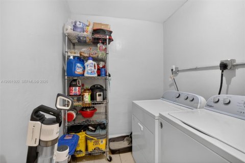 Купить виллу или дом в Норт-Лодердейл, Флорида 2 спальни, 72м2, № 2066055 - фото 18