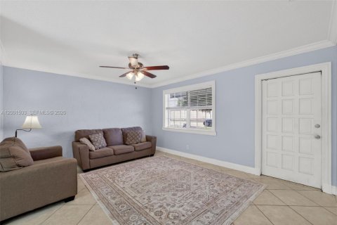 Купить виллу или дом в Норт-Лодердейл, Флорида 2 спальни, 72м2, № 2066055 - фото 4