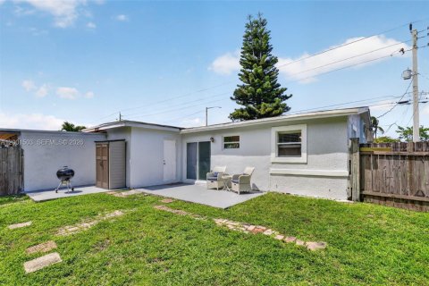 Купить виллу или дом в Норт-Лодердейл, Флорида 2 спальни, 72м2, № 2066055 - фото 20