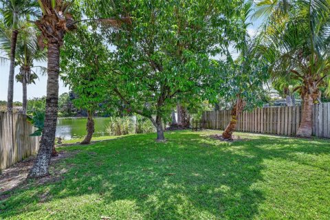 Купить виллу или дом в Норт-Лодердейл, Флорида 2 спальни, 72м2, № 2066055 - фото 23