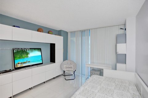 Condominio en venta en Miami, Florida, 3 dormitorios, 160.91 m2 № 1814071 - foto 24
