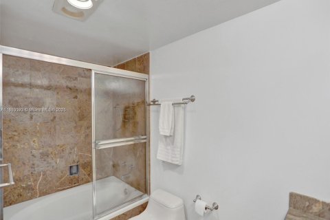 Condominio en venta en Miami, Florida, 3 dormitorios, 160.91 m2 № 1814071 - foto 18