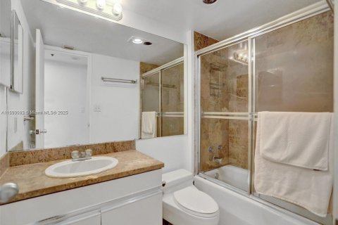 Condominio en venta en Miami, Florida, 3 dormitorios, 160.91 m2 № 1814071 - foto 21