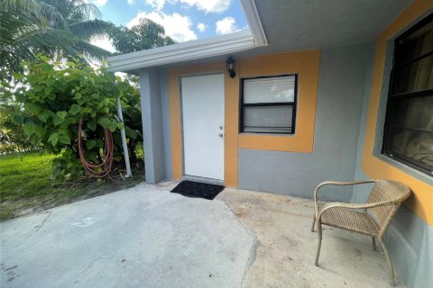 Condominio en alquiler en Pompano Beach, Florida, 1 dormitorio, 163.42 m2 № 1182375 - foto 1