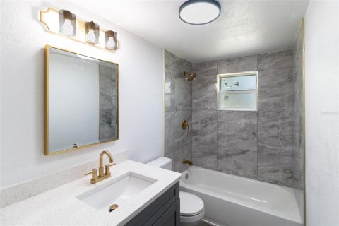 House in Tampa, Florida 3 bedrooms, 107.86 sq.m. № 1802997 - photo 22