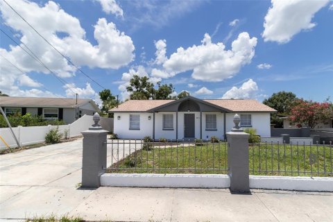 House in Tampa, Florida 3 bedrooms, 107.86 sq.m. № 1802997 - photo 3